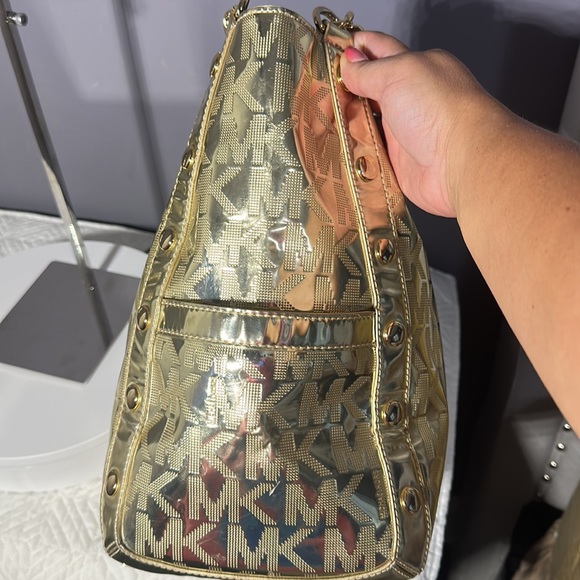 Michael Kors Delancy Pale Gold Mirror
Metallic Monogram Logo Tote EUC - Picture 11 of 17
